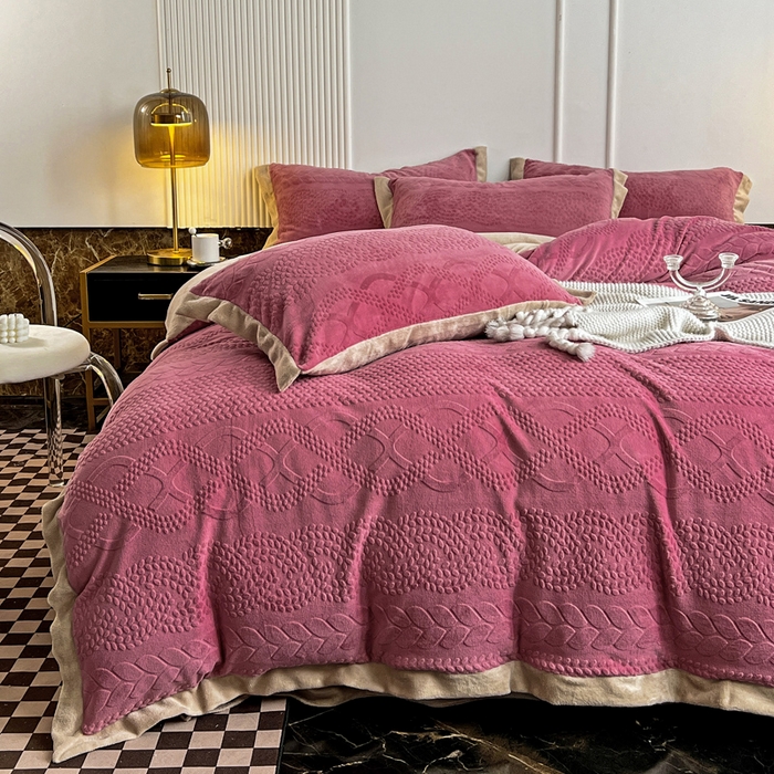 91家纺网 家纺一手货源 找家纺 梵克保罗 2025秋冬新款全消光拼角雕花绒牛奶绒四件套 慕丝-豆沙