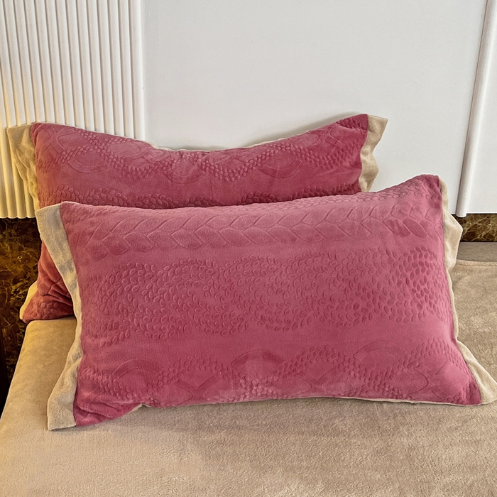 91家纺网 家纺一手货源 找家纺 梵克保罗 2025秋冬新款全消光拼角雕花绒牛奶绒四件套 慕丝-豆沙