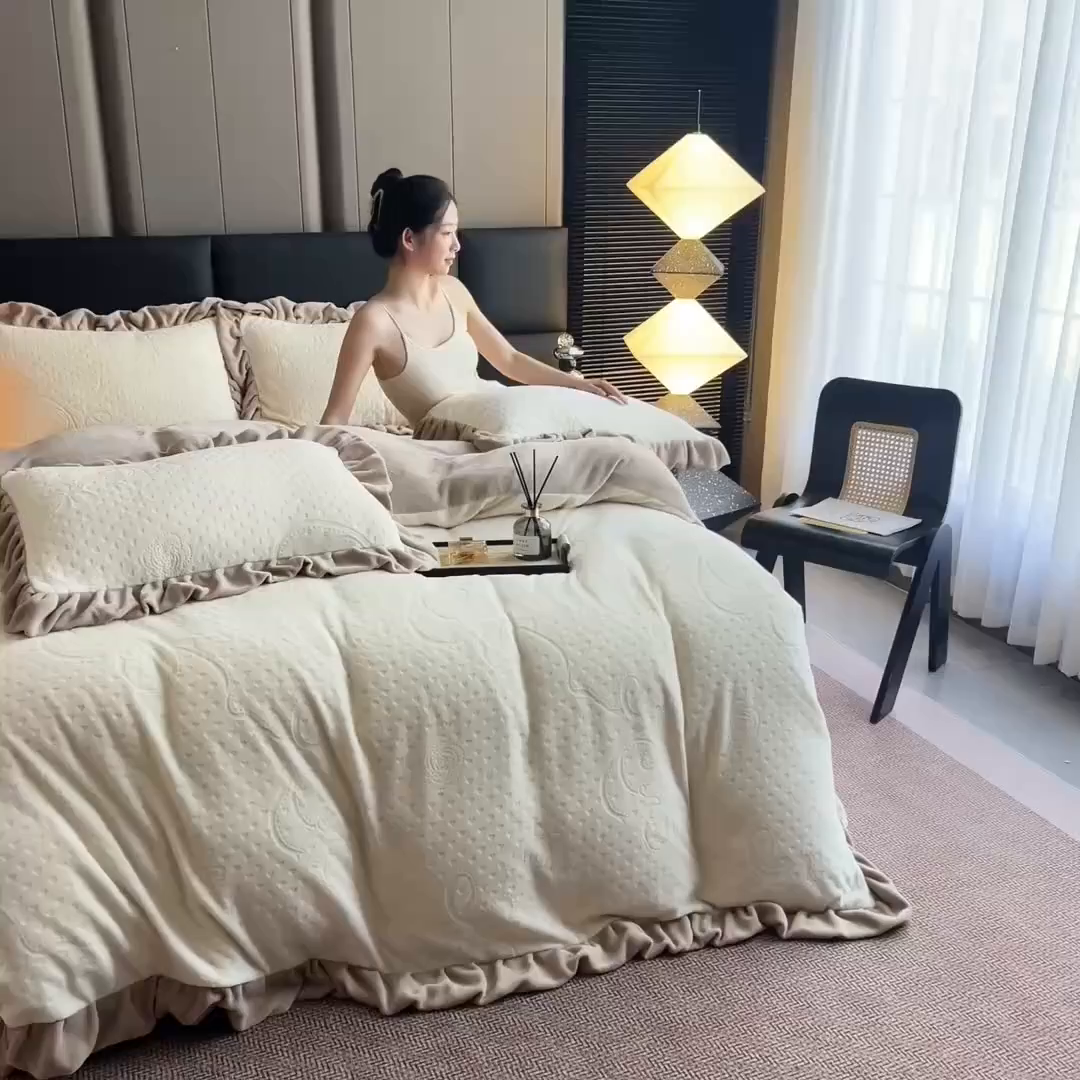 91家纺网 家纺一手货源 找家纺 （总）找底底家纺 2025新款加厚韩版全消光烂花牛奶绒四件套（加厚8斤重   日销20单客户优惠8元）