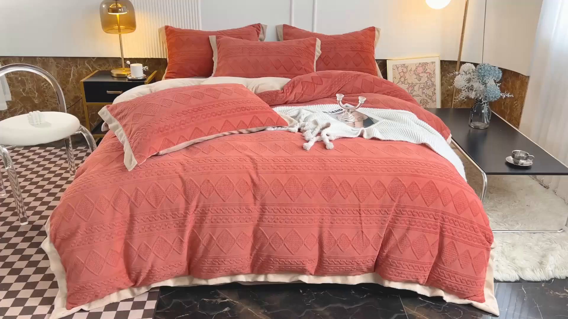 91家纺网 家纺一手货源 找家纺 梵克保罗 2025秋冬新款全消光拼角雕花绒牛奶绒四件套 慕丝-奶油橙