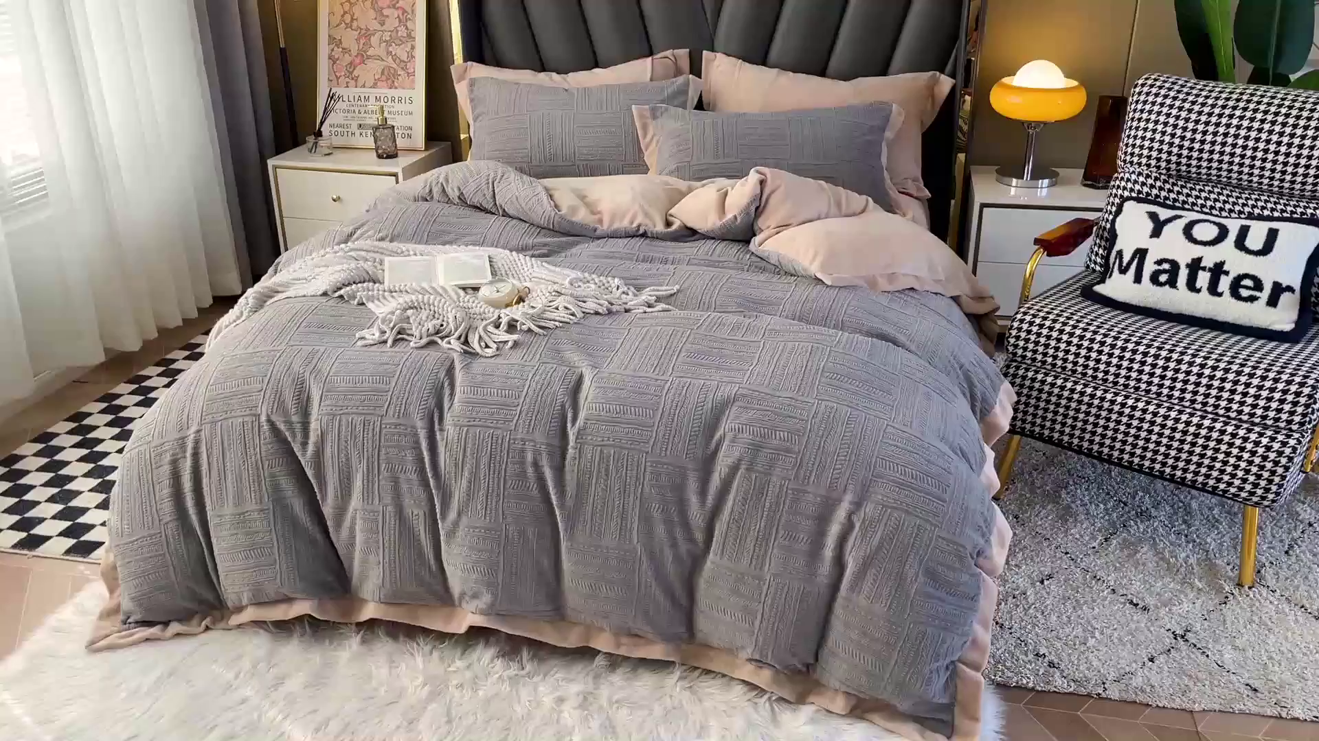 91家纺网 家纺一手货源 找家纺 梵克保罗 2025秋冬新款全消光拼角雕花绒牛奶绒四件套 典雅-高级灰