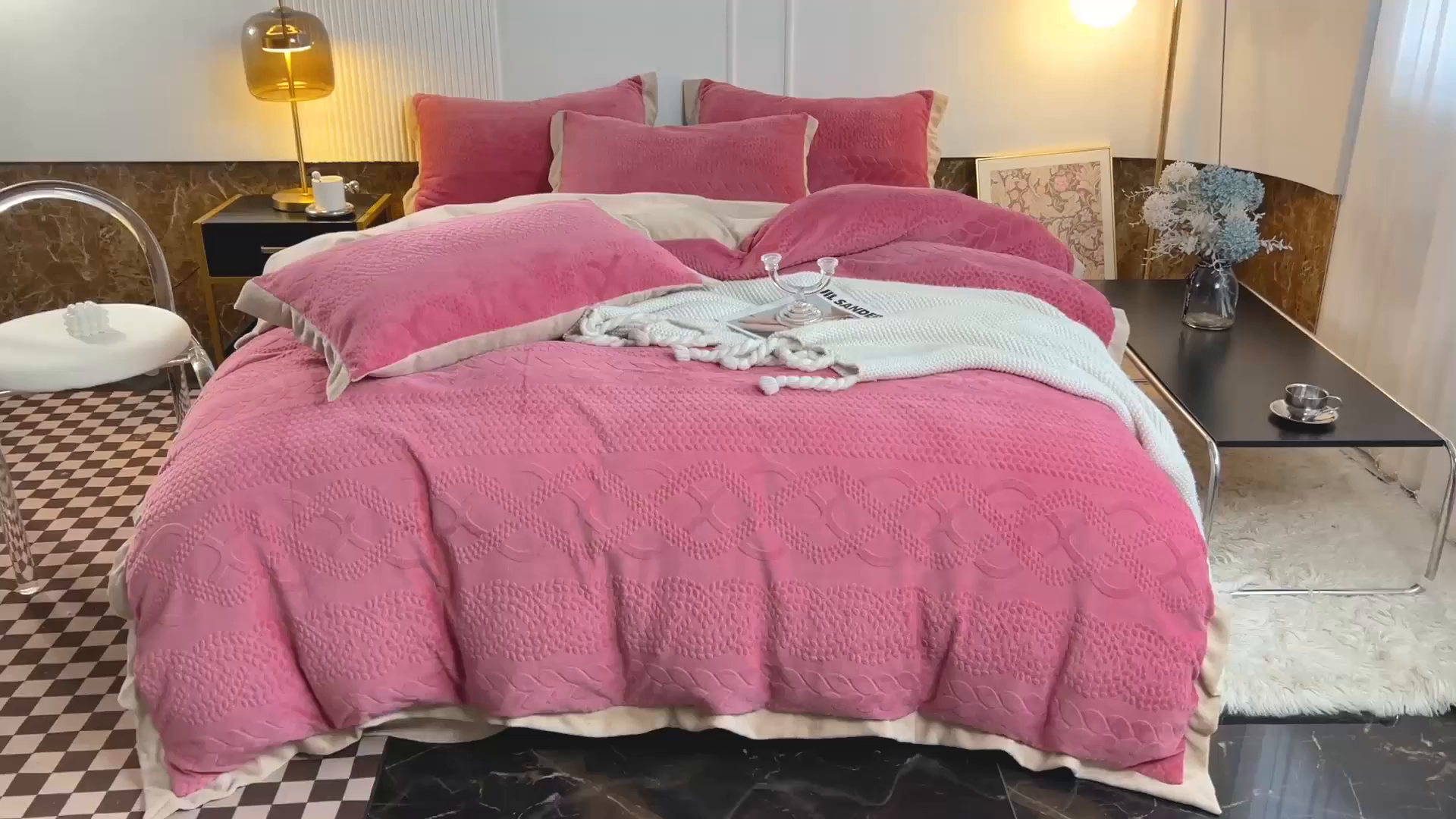 91家纺网 家纺一手货源 找家纺 梵克保罗 2025秋冬新款全消光拼角雕花绒牛奶绒四件套 慕丝-豆沙