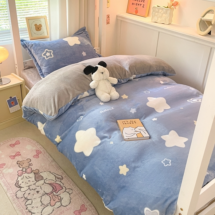 91家纺网 家纺一手货源 找家纺 寻米 2025新款高克重加厚保暖牛奶绒学生宿舍单床笠单件床笠系列二 星空萌物