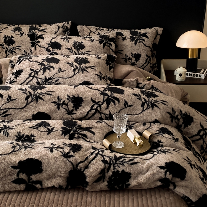 91家纺网 家纺一手货源 找家纺 大麦家纺 25年新款高克重兔毛牛奶绒床盖四件套 半暖时光