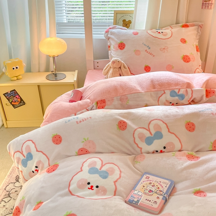 91家纺网 家纺一手货源 找家纺 寻米 2025新款高克重加厚保暖牛奶绒学生宿舍单床笠单件床笠系列二 蜜可小兔