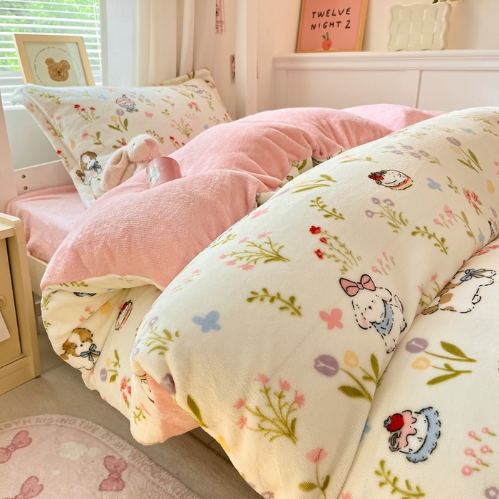 91家纺网 家纺一手货源 找家纺 寻米 2025新款高克重加厚保暖牛奶绒学生宿舍单床笠单件床笠系列二 小狗茶园-粉