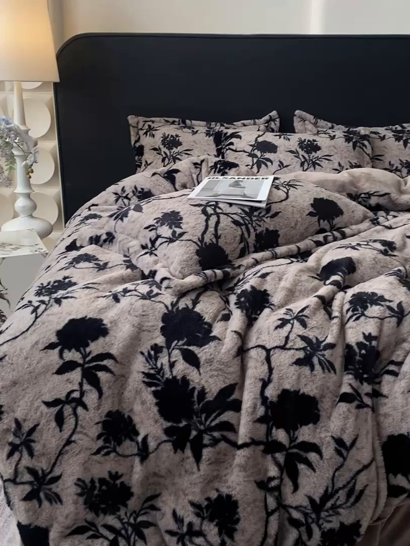 91家纺网 家纺一手货源 找家纺 大麦家纺 25年新款高克重兔毛牛奶绒床盖四件套 半暖时光