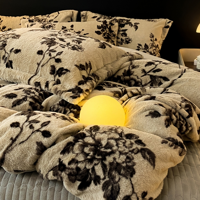 91家纺网 家纺一手货源 找家纺 大麦家纺 25年新款高克重兔毛牛奶绒床盖四件套 浮生若梦