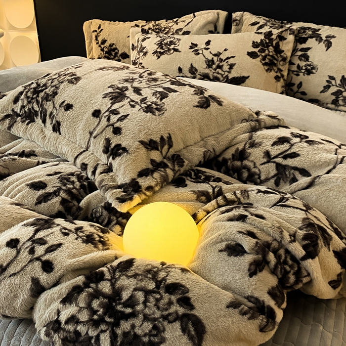 91家纺网 家纺一手货源 找家纺 大麦家纺 25年新款高克重兔毛牛奶绒床盖四件套 浮生若梦