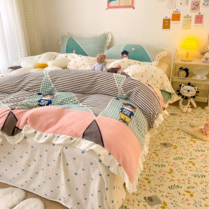 91家纺网 家纺一手货源 找家纺 梵克保罗 2025秋冬新品韩版印花牛奶绒花边款四件套 布兰妮