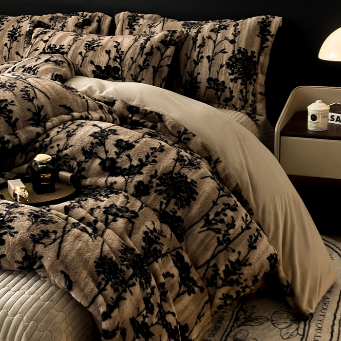 91家纺网 家纺一手货源 找家纺 大麦家纺 25年新款高克重兔毛牛奶绒床盖四件套 花影织梦