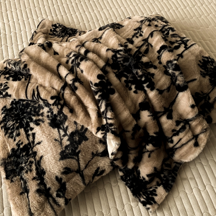 91家纺网 家纺一手货源 找家纺 大麦家纺 25年新款高克重兔毛牛奶绒床盖四件套 花影织梦