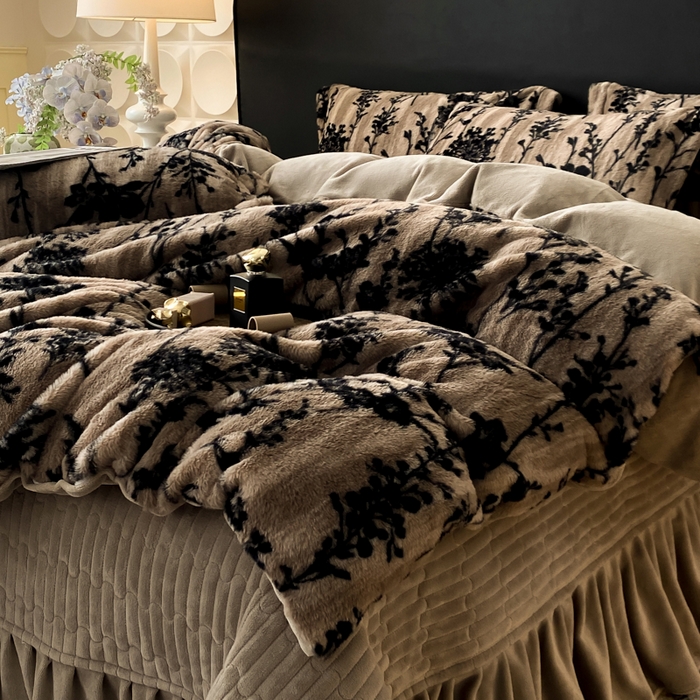 91家纺网 家纺一手货源 找家纺 大麦家纺 25年新款高克重兔毛牛奶绒床盖四件套 花影织梦