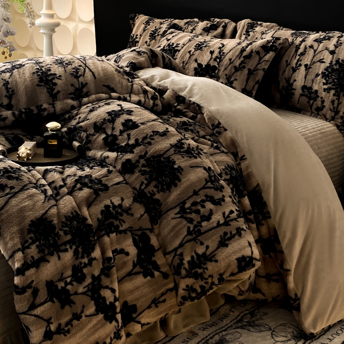 91家纺网 家纺一手货源 找家纺 大麦家纺 25年新款高克重兔毛牛奶绒床盖四件套 花影织梦