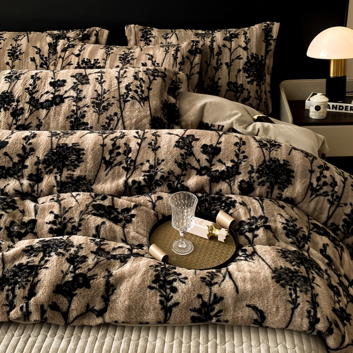 91家纺网 家纺一手货源 找家纺 大麦家纺 25年新款高克重兔毛牛奶绒床盖四件套 花影织梦