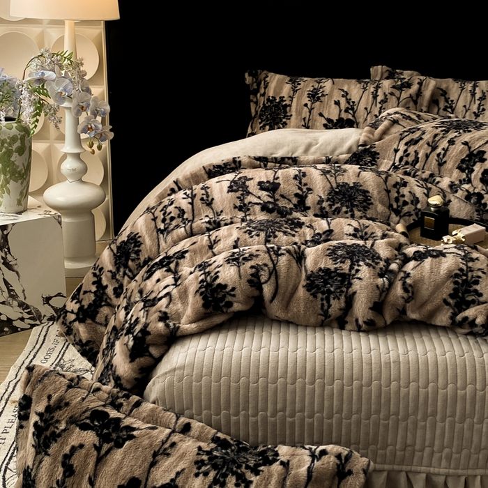 91家纺网 家纺一手货源 找家纺 大麦家纺 25年新款高克重兔毛牛奶绒床盖四件套 花影织梦