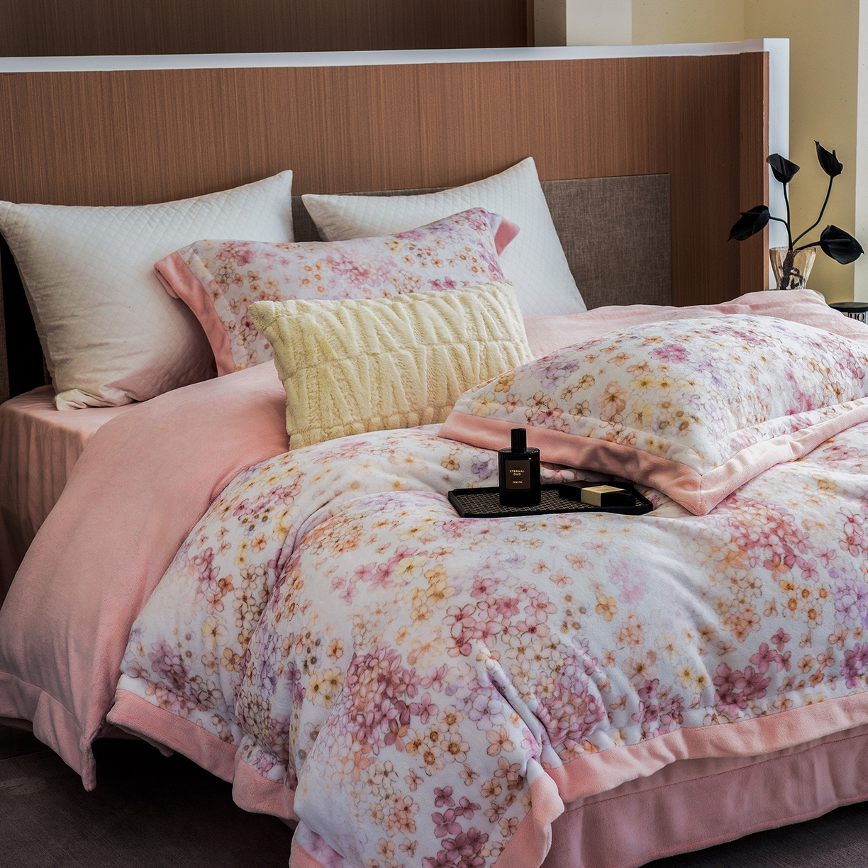 91家纺网 家纺一手货源 找家纺 蓝梦 2025新款全消光数码印花牛奶绒系列四件套 花香