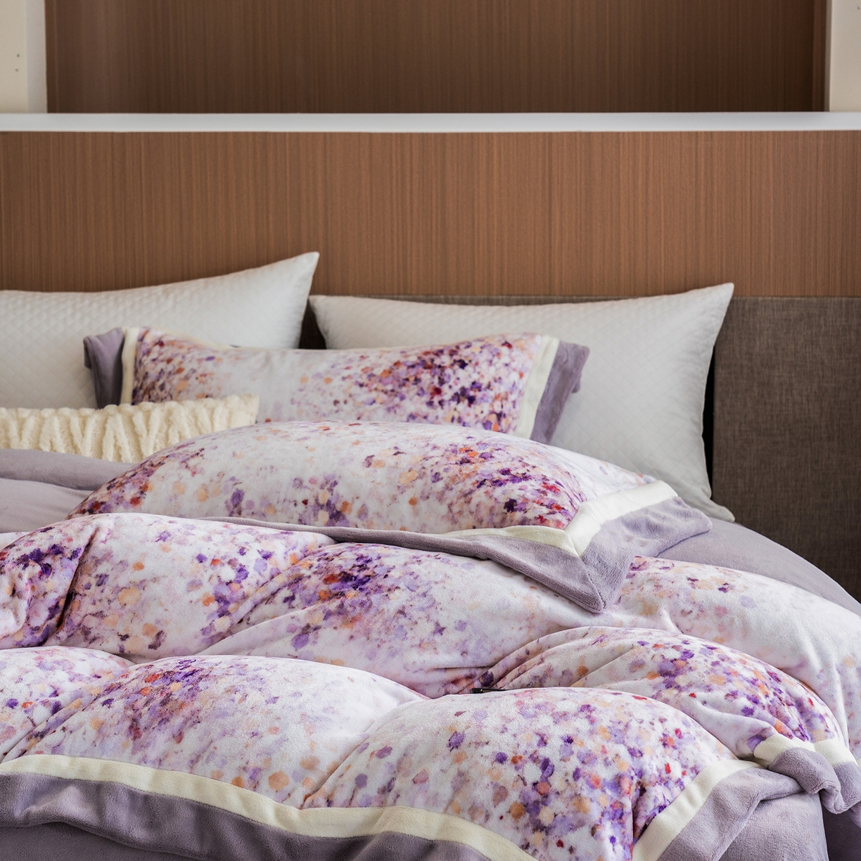 91家纺网 家纺一手货源 找家纺 蓝梦 2025新款全消光数码印花牛奶绒系列四件套 花海紫