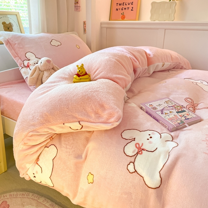 91家纺网 家纺一手货源 找家纺 寻米 2025新款高克重加厚保暖牛奶绒学生宿舍单床笠单件床笠系列二 云朵小兔