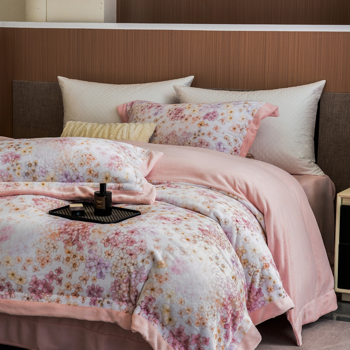 91家纺网 家纺一手货源 找家纺 蓝梦 2025新款全消光数码印花牛奶绒系列四件套 花香