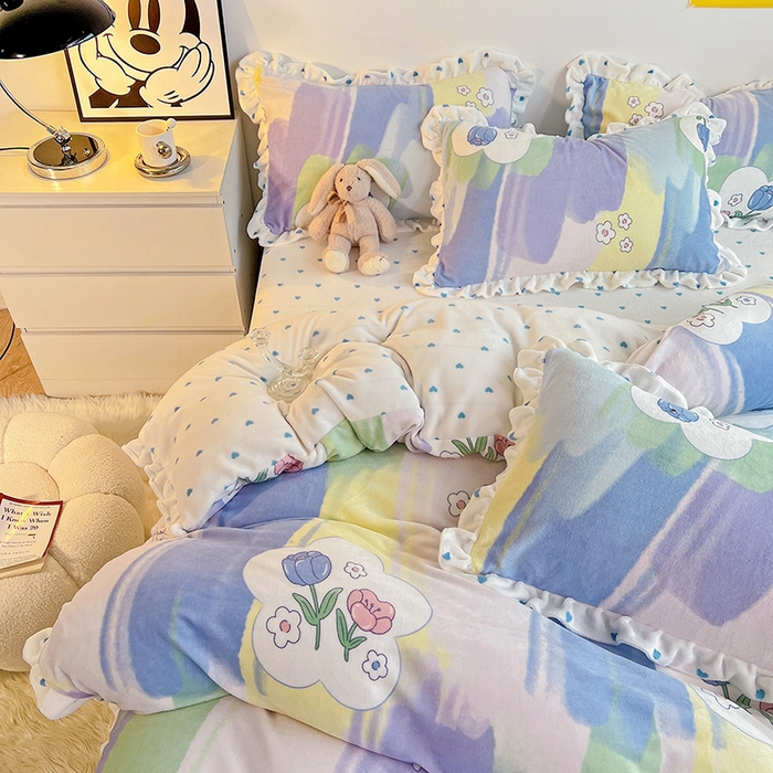 91家纺网 家纺一手货源 找家纺 梵克保罗 2025秋冬新品韩版印花牛奶绒花边款四件套 花园里