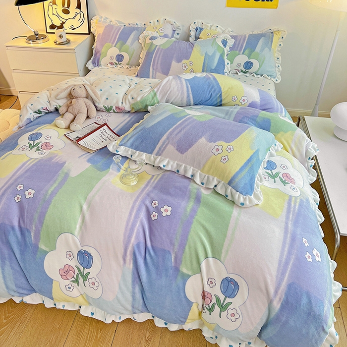 91家纺网 家纺一手货源 找家纺 梵克保罗 2025秋冬新品韩版印花牛奶绒花边款四件套 花园里