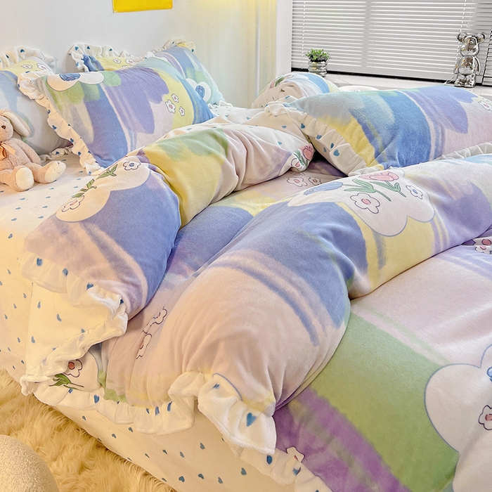 91家纺网 家纺一手货源 找家纺 梵克保罗 2025秋冬新品韩版印花牛奶绒花边款四件套 花园里