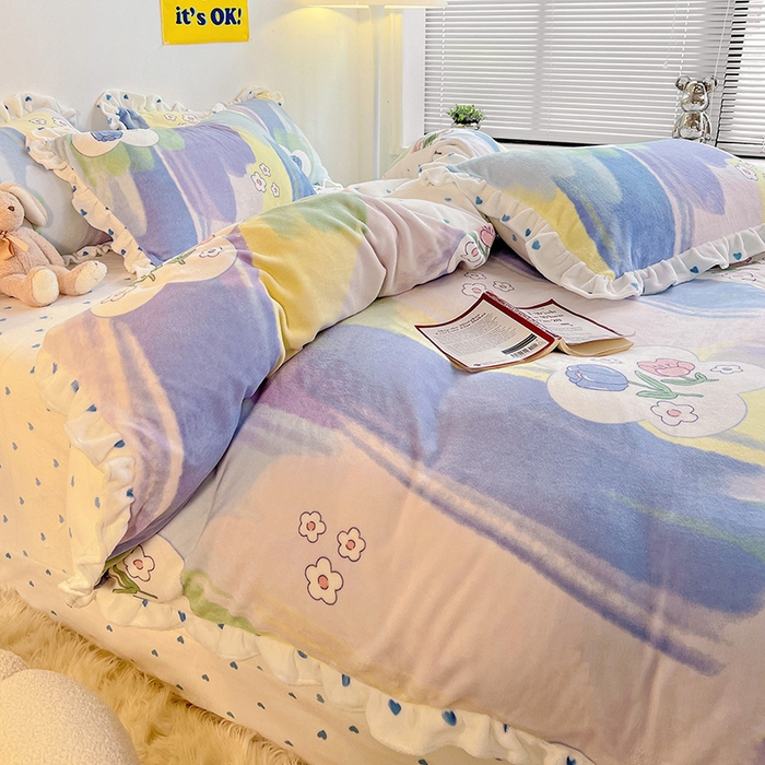 91家纺网 家纺一手货源 找家纺 梵克保罗 2025秋冬新品韩版印花牛奶绒花边款四件套 花园里