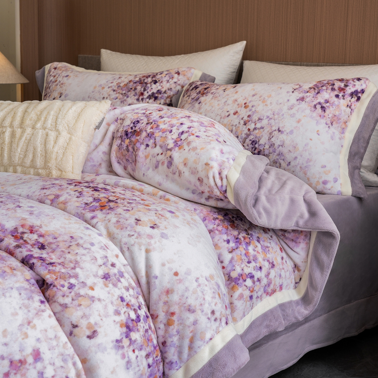 91家纺网 家纺一手货源 找家纺 蓝梦 2025新款全消光数码印花牛奶绒系列四件套 花海紫