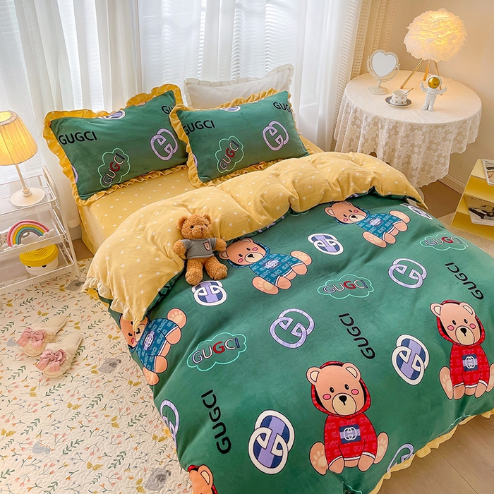 91家纺网 家纺一手货源 找家纺 梵克保罗 2025秋冬新品韩版印花牛奶绒花边款四件套 暴富熊