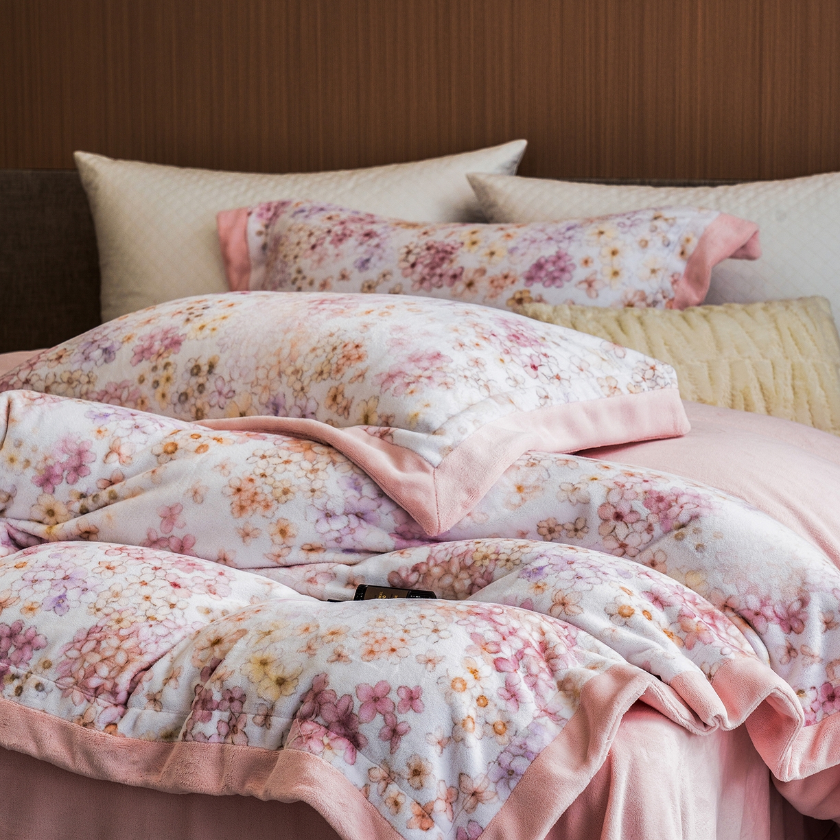 91家纺网 家纺一手货源 找家纺 蓝梦 2025新款全消光数码印花牛奶绒系列四件套 花香