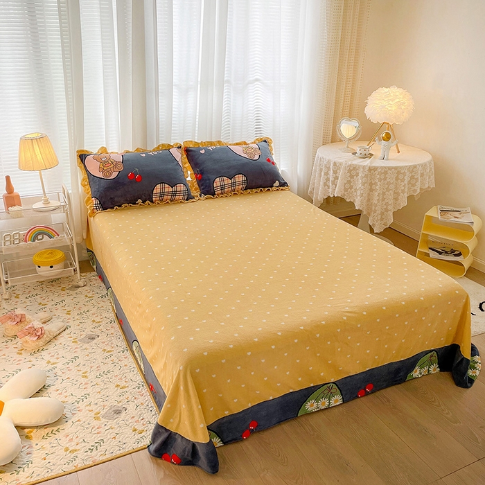 91家纺网 家纺一手货源 找家纺 梵克保罗 2025秋冬新品韩版印花牛奶绒花边款四件套 英伦小熊