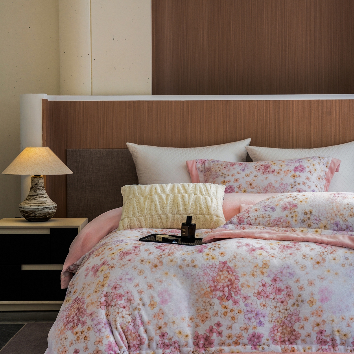 91家纺网 家纺一手货源 找家纺 蓝梦 2025新款全消光数码印花牛奶绒系列四件套 花香