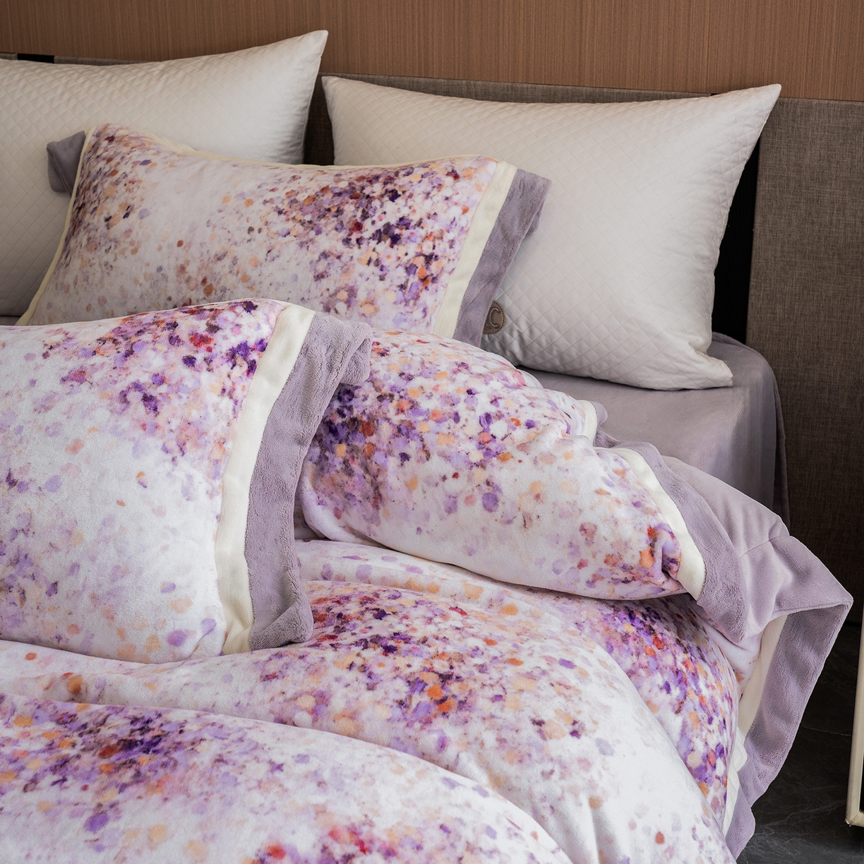 91家纺网 家纺一手货源 找家纺 蓝梦 2025新款全消光数码印花牛奶绒系列四件套 花海紫