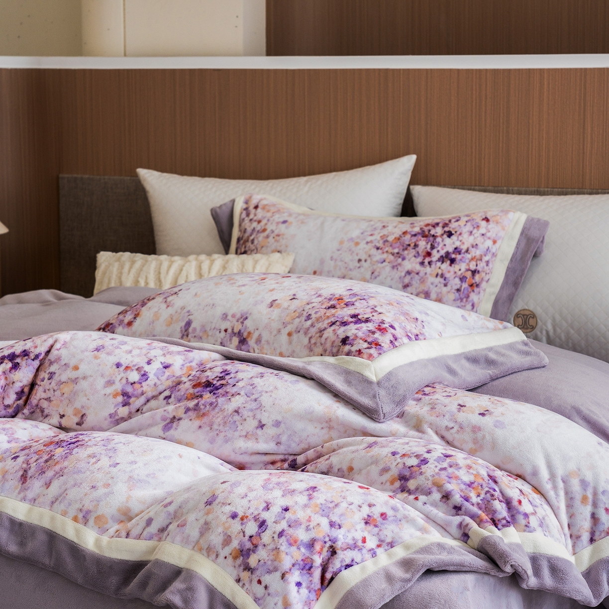 91家纺网 家纺一手货源 找家纺 蓝梦 2025新款全消光数码印花牛奶绒系列四件套 花海紫