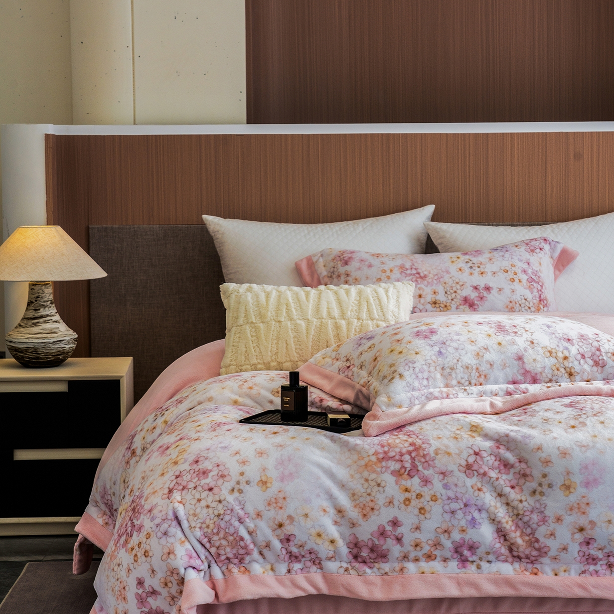 91家纺网 家纺一手货源 找家纺 蓝梦 2025新款全消光数码印花牛奶绒系列四件套 花香