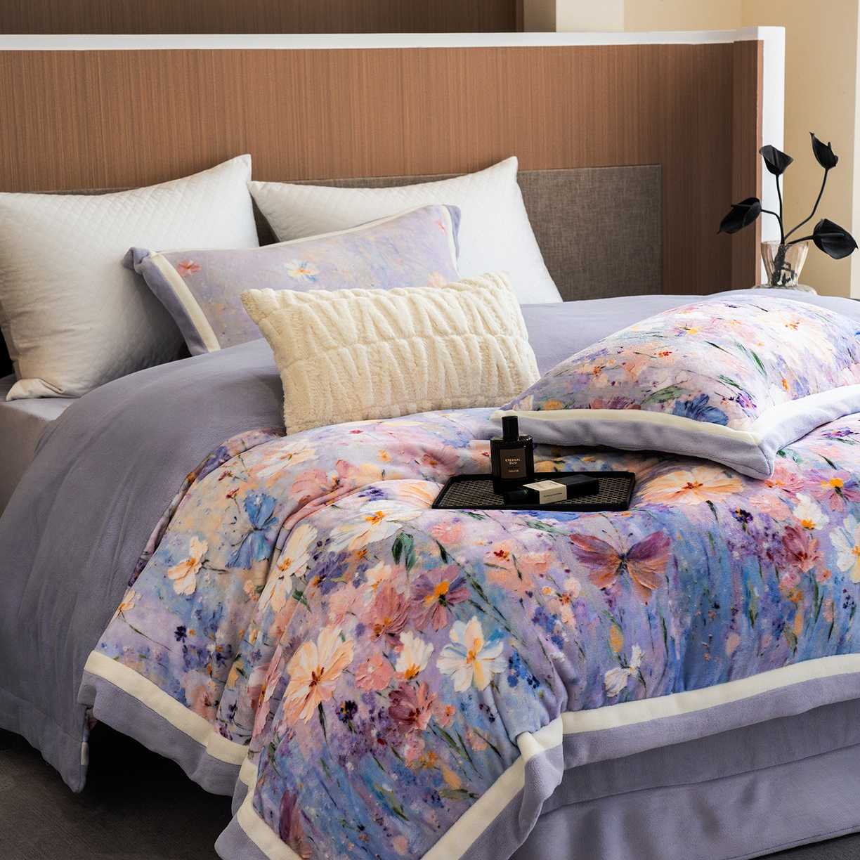 91家纺网 家纺一手货源 找家纺 蓝梦 2025新款全消光数码印花牛奶绒系列四件套 蝶语紫