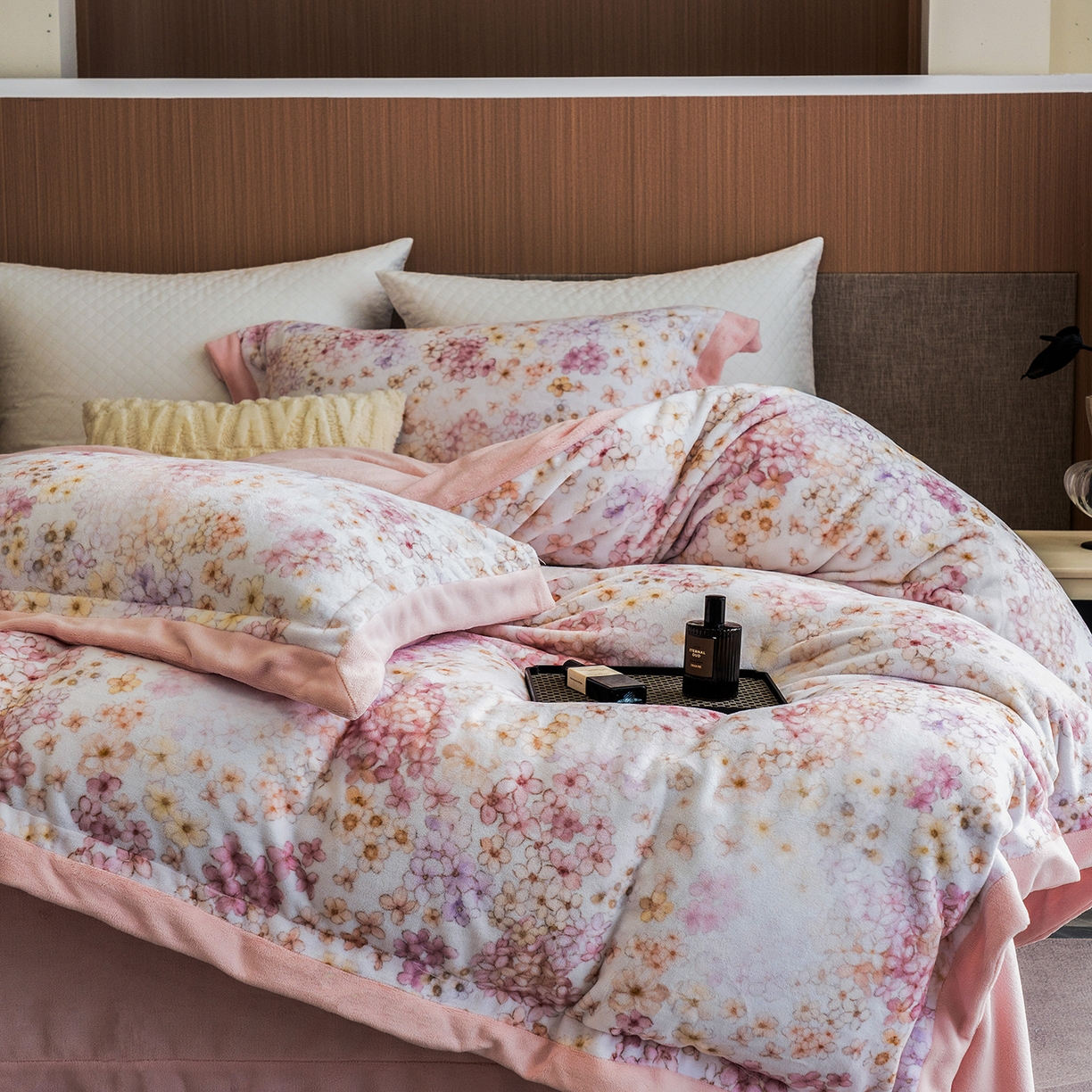 91家纺网 家纺一手货源 找家纺 蓝梦 2025新款全消光数码印花牛奶绒系列四件套 花香