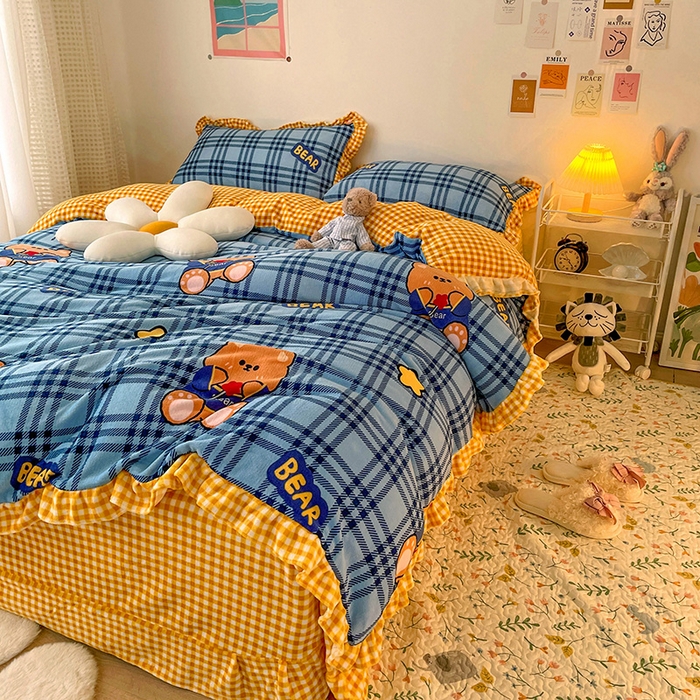 91家纺网 家纺一手货源 找家纺 梵克保罗 2025秋冬新品韩版印花牛奶绒花边款四件套 绅士熊