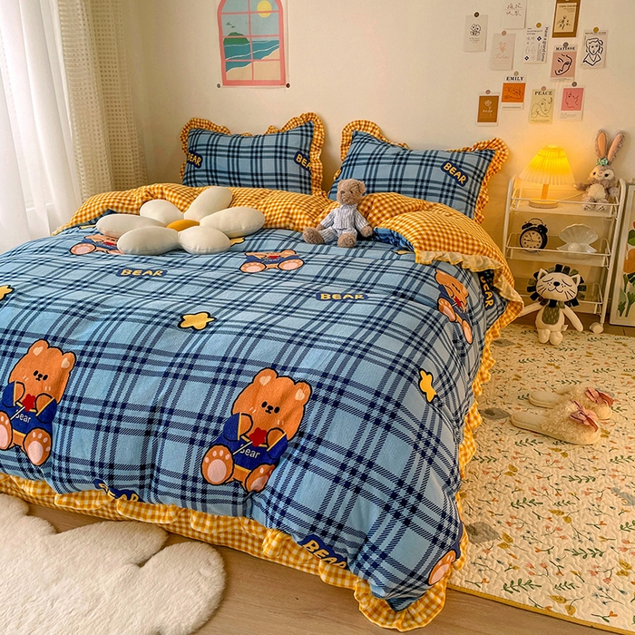 91家纺网 家纺一手货源 找家纺 梵克保罗 2025秋冬新品韩版印花牛奶绒花边款四件套 绅士熊