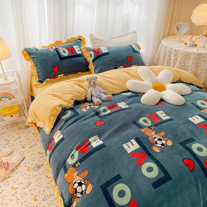 91家纺网 家纺一手货源 找家纺 梵克保罗 2025秋冬新品韩版印花牛奶绒花边款四件套 足球小镇