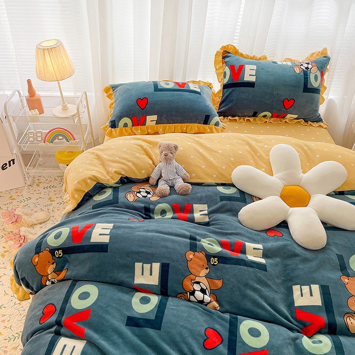 91家纺网 家纺一手货源 找家纺 梵克保罗 2025秋冬新品韩版印花牛奶绒花边款四件套 足球小镇