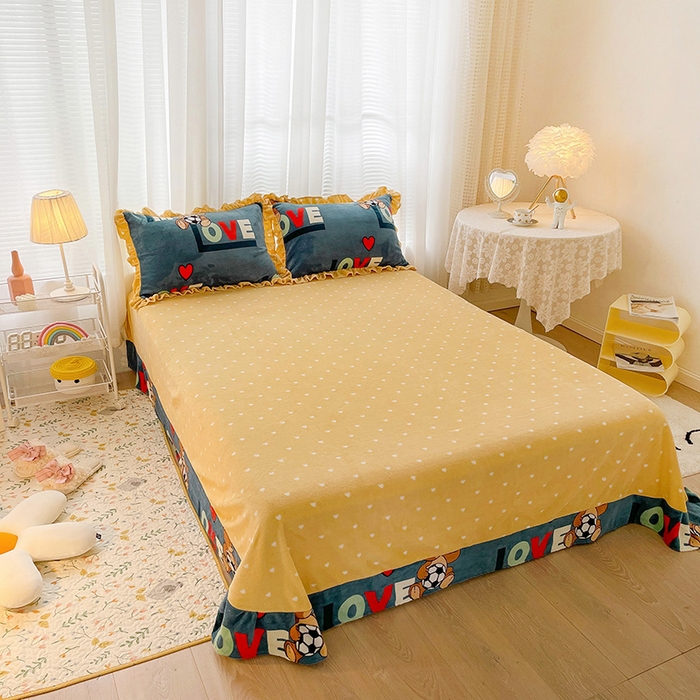 91家纺网 家纺一手货源 找家纺 梵克保罗 2025秋冬新品韩版印花牛奶绒花边款四件套 足球小镇