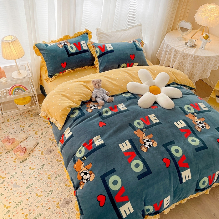 91家纺网 家纺一手货源 找家纺 梵克保罗 2025秋冬新品韩版印花牛奶绒花边款四件套 足球小镇