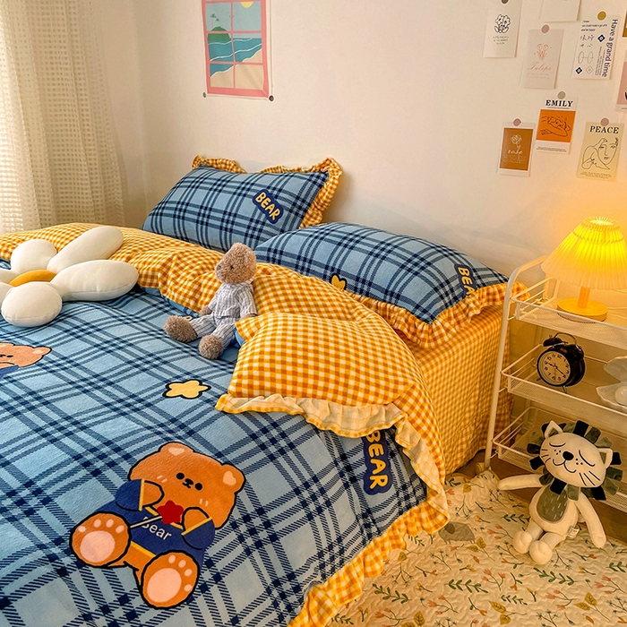 91家纺网 家纺一手货源 找家纺 梵克保罗 2025秋冬新品韩版印花牛奶绒花边款四件套 绅士熊