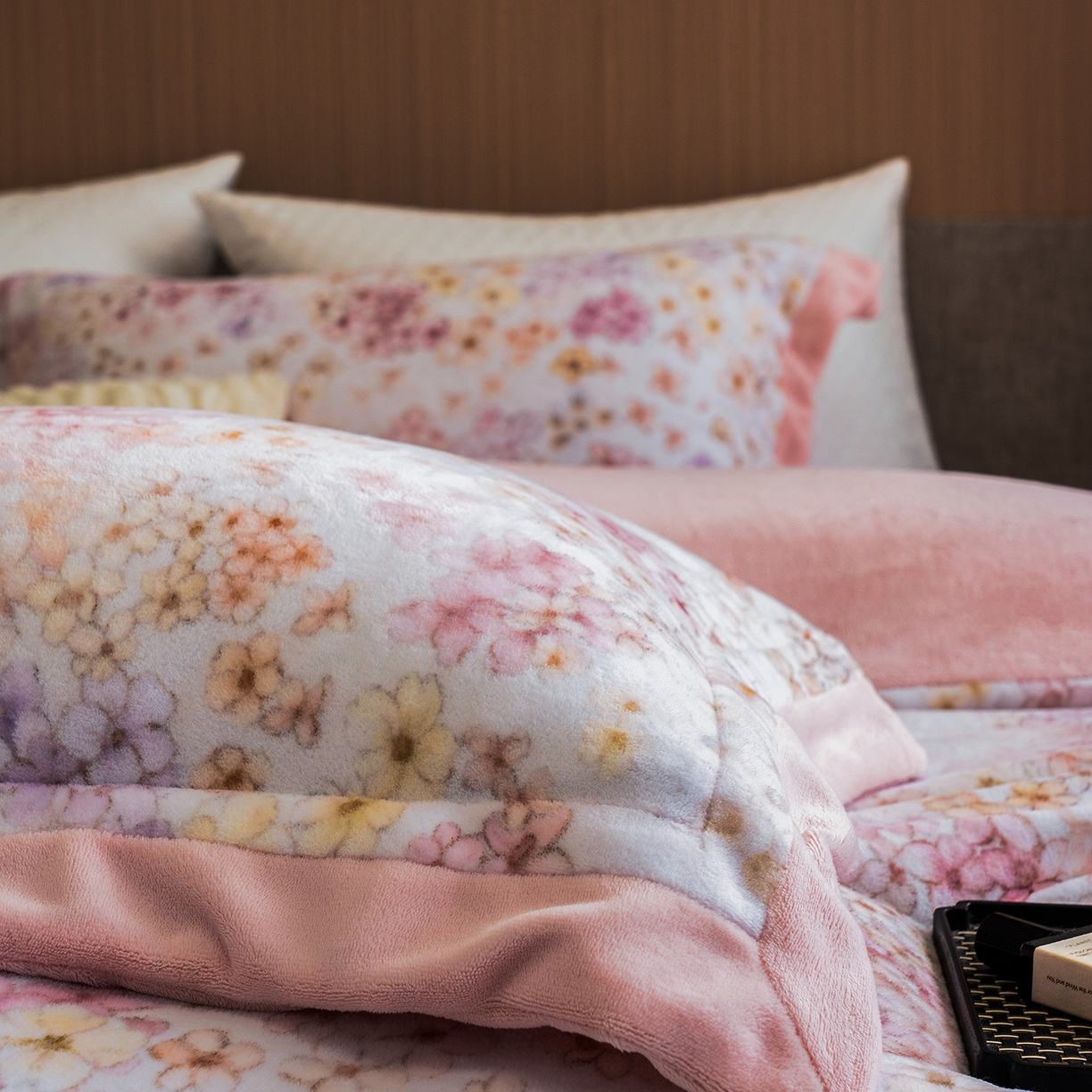 91家纺网 家纺一手货源 找家纺 蓝梦 2025新款全消光数码印花牛奶绒系列四件套 花香