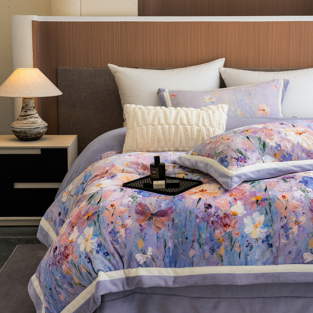 91家纺网 家纺一手货源 找家纺 蓝梦 2025新款全消光数码印花牛奶绒系列四件套 蝶语紫