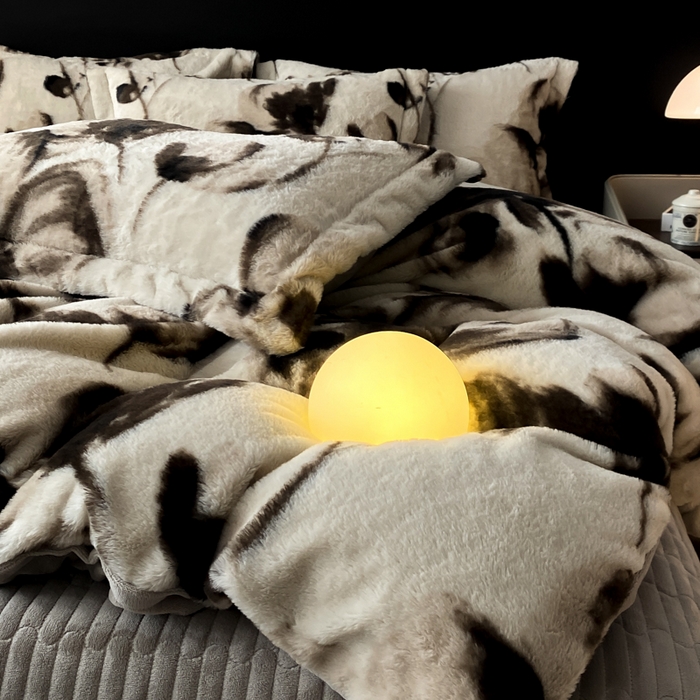 91家纺网 家纺一手货源 找家纺 大麦家纺 25年新款高克重兔毛牛奶绒床盖四件套 幽若花园