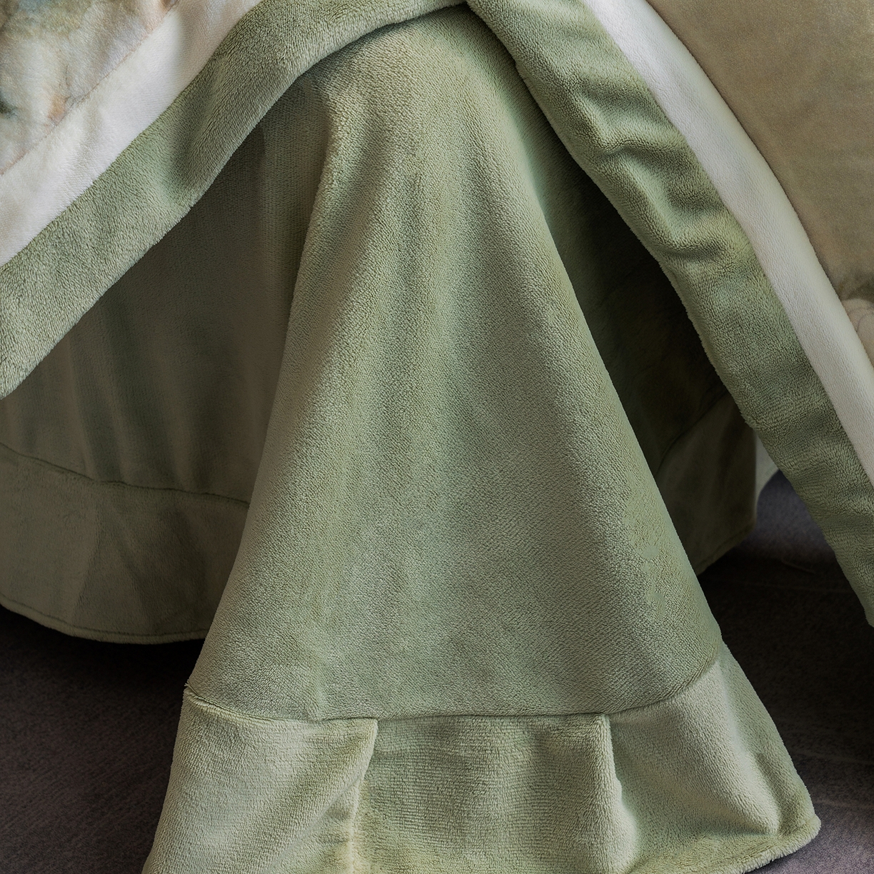 91家纺网 家纺一手货源 找家纺 蓝梦 2025新款全消光数码印花牛奶绒系列四件套 繁花似锦绿