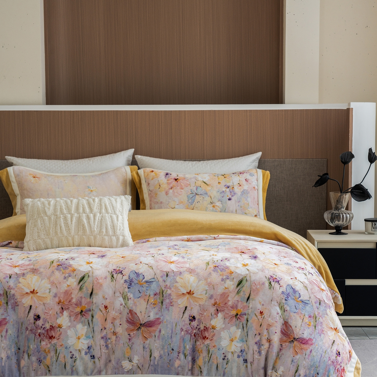 91家纺网 家纺一手货源 找家纺 蓝梦 2025新款全消光数码印花牛奶绒系列四件套 蝶语黄